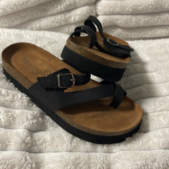 MOUNTAIN SOLE Women’s Black Leather Sandals Size 7 - Picture 4 of 4